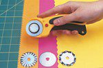 Olfa 45mm Rotary Cutter (RTY-2/DX) Deluxe Cutter - Image 3